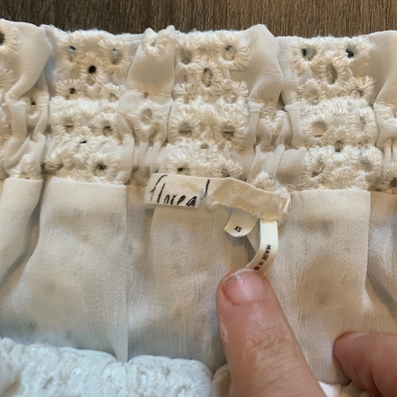 Anthropologie Floreat fully lined off shoulder eyelet top. Worn 2-3 x - Picture 3 of 3